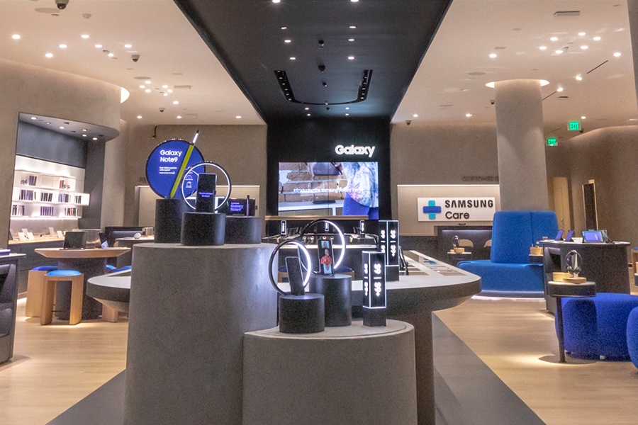 Het is de bedoeling dat Ongehoorzaamheid Monografie Samsung Experience Store • The Americana at Brand